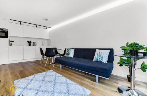 Fortis Green Casa | Charming Modern Chic Pad Summer House