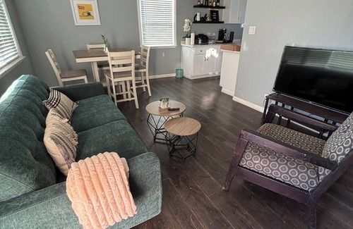 Whittier Casa | Charming Modern Dog Friendly 3-bedroom House near Disneyland