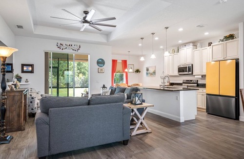 Indian Trails Casa | Charming Modern Family Home