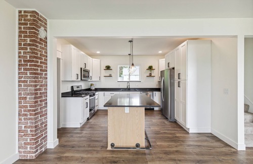 Gilford Otro | Charming Modern Farmhouse just 10 minutes away from Frankenmuth!