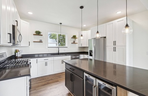 Gilford Otro | Charming Modern Farmhouse just 10 minutes away from Frankenmuth!