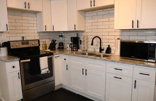 Buford Casa | -> Charming Modern Guest House Near Lake Lanier.
