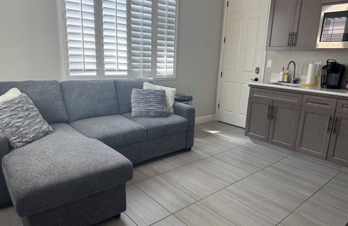 Raisin Apartamento | Charming Modern Private In-Law Suite in Clovis – Separate Entrance