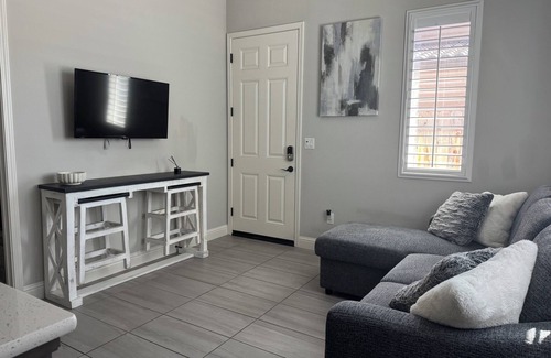 Raisin Apartamento | Charming Modern Private In-Law Suite in Clovis – Separate Entrance