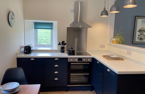 Letham Grange Cabaña | Charming modernised country cottage retreat near woodland walk and coast