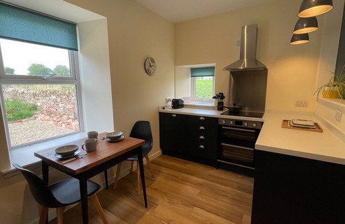 Letham Grange Cabaña | Charming modernised country cottage retreat near woodland walk and coast