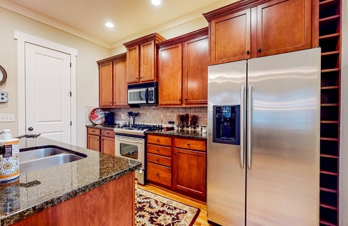 Big Canoe Casa | Charming mountain cottage close to golf & lakes with 2 fireplaces, decks