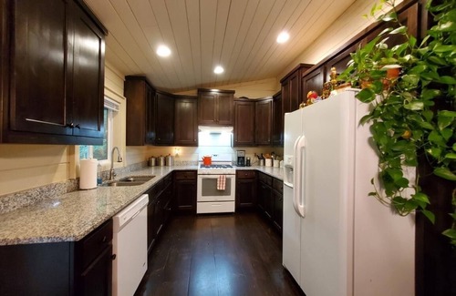 Cullowhee Casa | Charming Mountain Cottage close to Cashiers, Highlands and Lake Glenville, NC