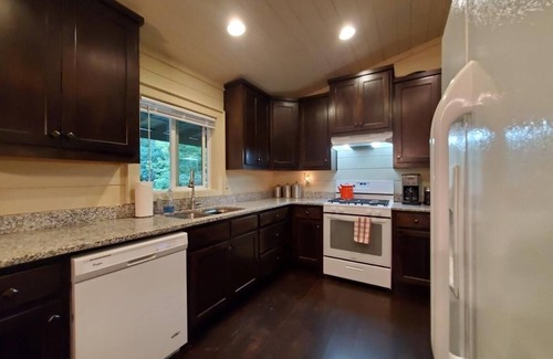 Cullowhee Casa | Charming Mountain Cottage close to Cashiers, Highlands and Lake Glenville, NC