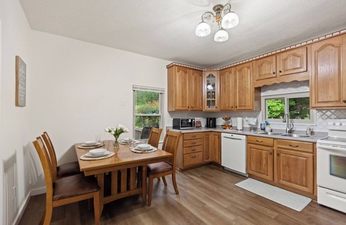 Rocky Top Cabaña | Charming Mountain Cottage Near Norris Lake and ATV Trails in Rocky Top