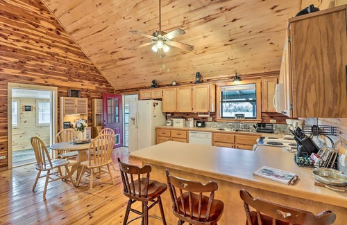 Boswell Cabina | Charming Mountain View Cabin ~ 8 Mi to Dtwn!