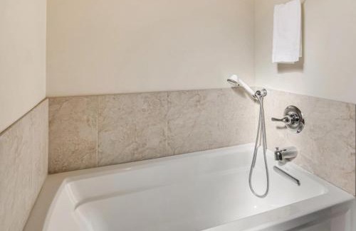 Thousand Oaks Casa | Charming Mountain Retreat in enjoyable Newbury Park with AC, WiFi