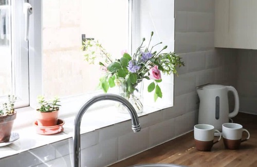 Painswick Casa | Charming Mt. Pleasant Cottage, Historic Painswick