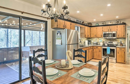 Murphy Casa | Charming Murphy Escape w/ Fire Pit & Hot Tub!