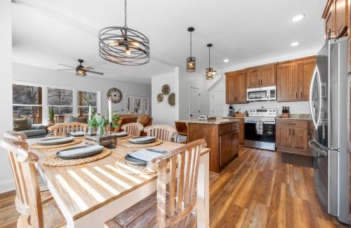 Murphy Casa | Charming Murphy House with Deck and River Views!