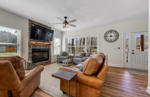 Murphy Casa | Charming Murphy House with Deck and River Views!