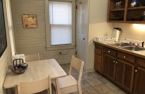 Midtown Cabaña | Charming!!! A Midtown cottage in the center of it all!