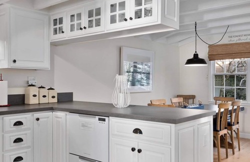 Capitola Casa | Charming Napa-inspired home on river, private dock, 2 min walk to beach, FP, BBQ