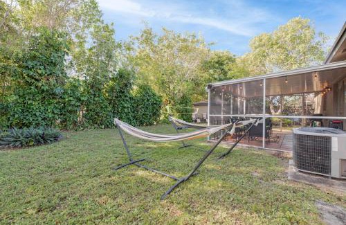Central Naples Casa | Charming Naples Oasis - Close to Beaches & Shops