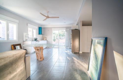 Segur de Calafell Casa | Charming New Beachside House up to 8 Beds!