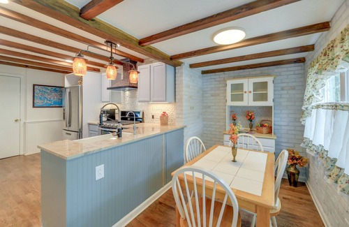 New Bern Cabaña | Charming New Bern Cottage w/ Grill & Fire Pit!