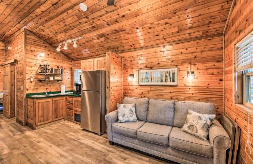 New Bern Casa | Charming New Bern Log Cabin - Pets Welcome!