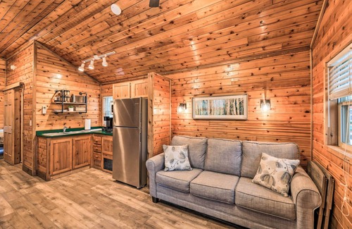 New Bern Cabina | Charming New Bern Log Cabin - Pets Welcome!