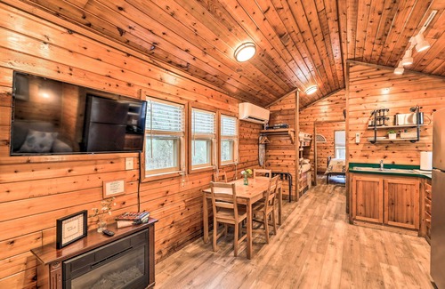 New Bern Cabina | Charming New Bern Log Cabin - Pets Welcome!