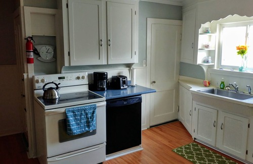 Rockland Casa | Encantador nuevo Englander con personajes costeros a pasos de todo