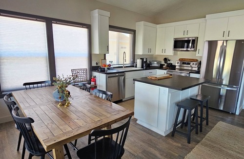 Pierre Casa | Charming New Lake House