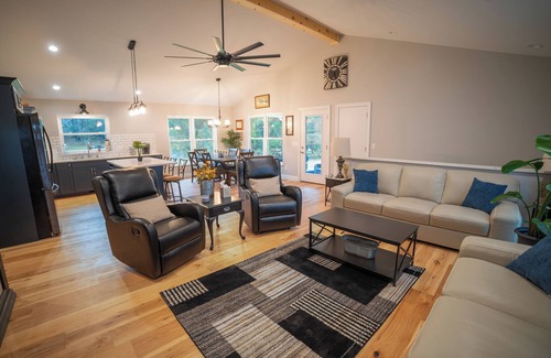 Lexington Casa | Charming NEW Modern Farmhouse in Mansfield