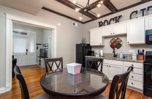 Downtown Little Rock Apartamento | Charming New Orleans-Style Apartment with Gated Courtyard!