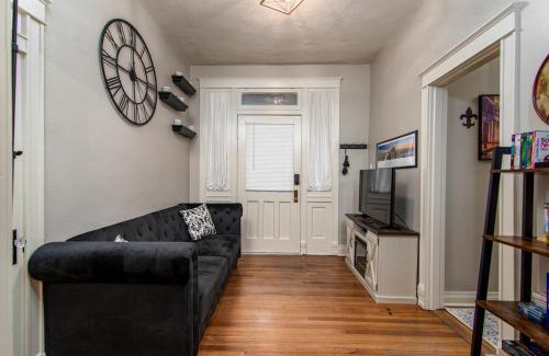 Downtown Little Rock Apartamento | Charming New Orleans-Style Apartment with Gated Courtyard!