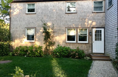 Nantucket Town Condominio | Encantador nuevo condominio renovado de 3 dormitorios / 1 baño para 6 personas + Walk & Bike a todo