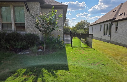 Cedar Creek Apartamento | Charming NEW studio in an upscale neighborhood.