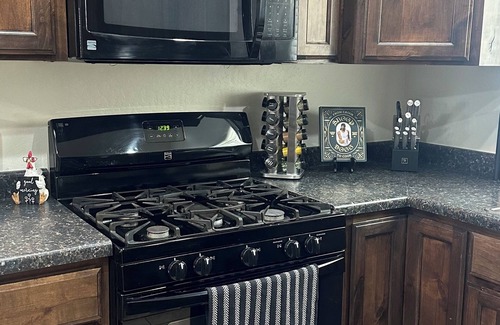 Farmington Casa | Charming newer 3-bedroom house in Farmington with Refrigerated AC, WiFi