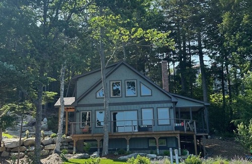 Lucerne-in-Maine Cabaña | Charming newly built cottage with 3 bedrooms 2 baths, internet, on Phillips lake