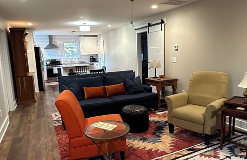 Marietta Cabaña | Charming, newly constructed, carriage house located in Marietta Square.