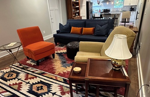 Marietta Cabaña | Charming, newly constructed, carriage house located in Marietta Square.