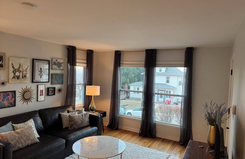 Joslyn Castle Apartamento | Charming newly furnished Midtown colonial near UNMC