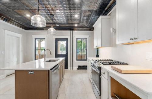 Saratoga Springs Casa | Charming Newly Renovated House Next Door to Track