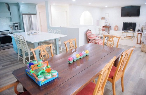 Northport Casa | Charming, newly remodeled, 4-bedroom lake front house with WiFi in Northport