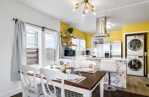 Rosedale Casa | Charming newly Renovated, Pet friendly, Wi-Fi, close to Union Station/Plaza area