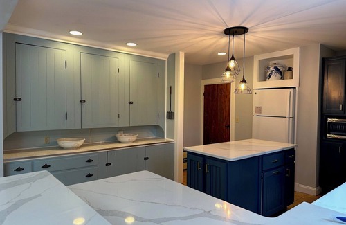 Mid-Coast and Islands Casa | Charming, Newly Renovated Harpswell Coastal Farmhouse- 4 comfortable Bedrooms, 2.5 Bath. Ocean v...