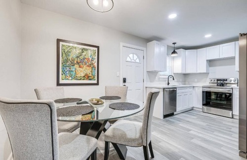 Brenham Casa | Charming, Newly Renovated 3-bedroom house minutes away from Downtown Brenham