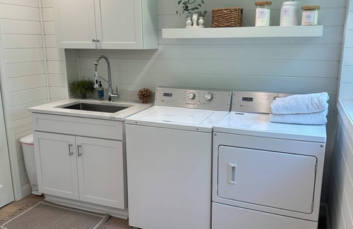 Indian River Cabaña | Encantadora casa de 3 dormitorios y 2 baños completos recientemente renovada en Burt Lake