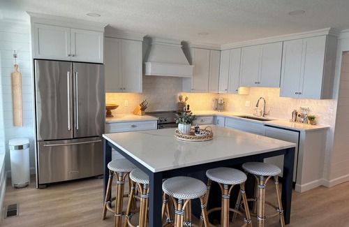 Indian River Cabaña | Encantadora casa de 3 dormitorios y 2 baños completos recientemente renovada en Burt Lake