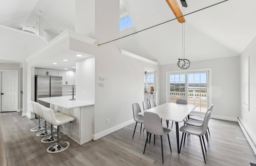 Cape May Court House Casa | Charming newly updated home in Avalon with endless views of bay and sunset