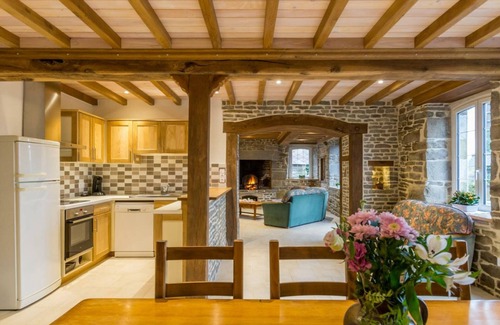 Montaigu-les-Bois Cabaña | Casa independiente con piscina privada, jardín, y encanto rural en Normandía