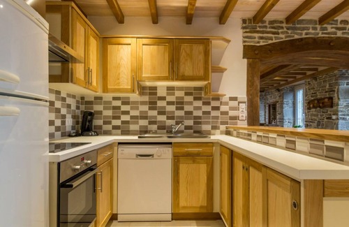 Montaigu-les-Bois Cabaña | Casa independiente con piscina privada, jardín, y encanto rural en Normandía